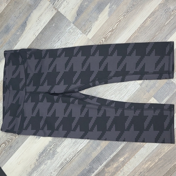 Alo Yoga High-Waisted "Goddess" Cropped Leggings | Black & Charcoal | Medium - Picture 3 of 8